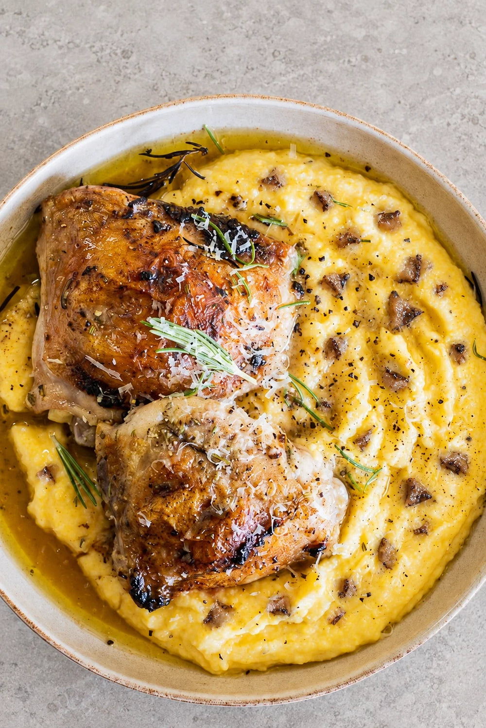 Polenta ai porcini con sovracosce di pollo al rosmarino
